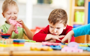 Perché mio figlio si comporta male